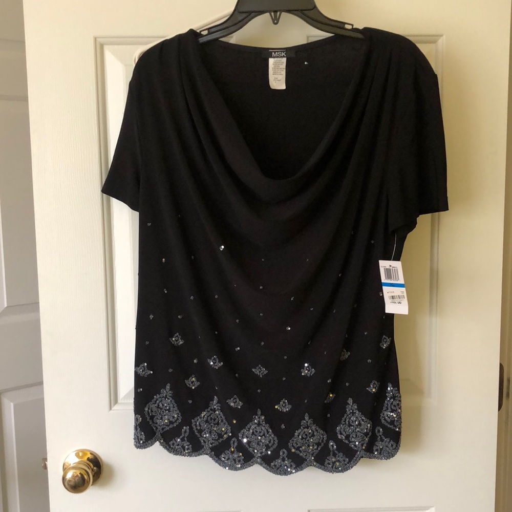 Black T-shirt with pattern sequence bottom